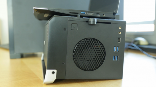 Der Lüfter ist nicht ohne weiteres austauschbar. (Bild: Martin Wolf/Golem.de)